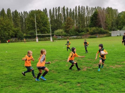 Rugby : faut-il lancer les enfants dans la mêlée ?